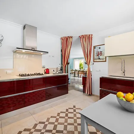 Reckina Havre De Paix Avec Piscine Et Jardin 4* Rocabruna